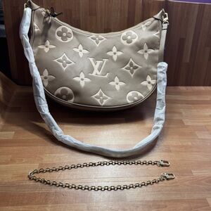 Light brown  purse with optional gold chain nwt